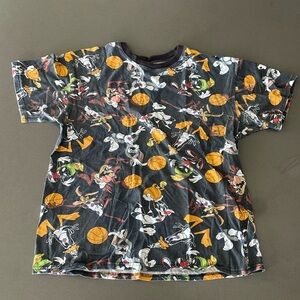 Size L 100% cotton all over print vintage Looney Tunes Space Jam shirt